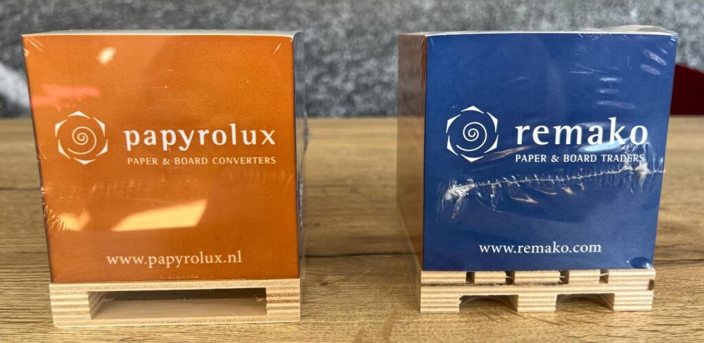 notitieblokken met naam papyrolux erop - foto op ovdd.nl