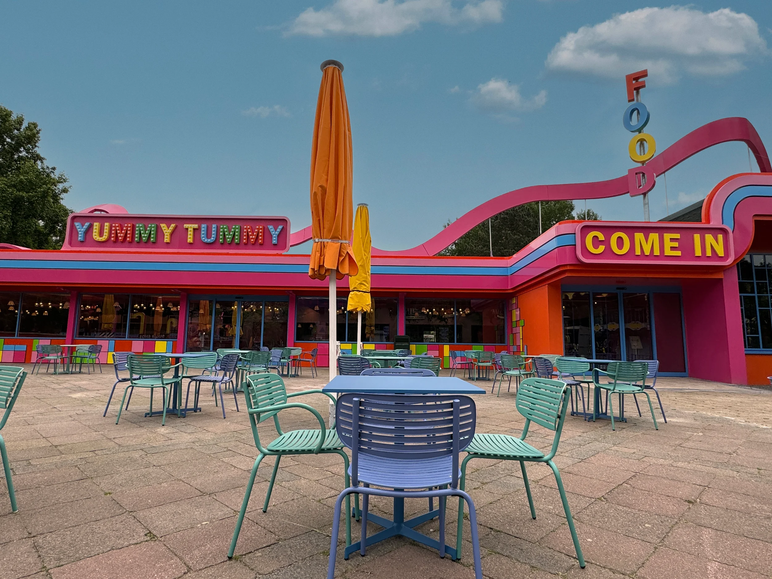 terras restaurant yummy tummy bij Walibi Holland