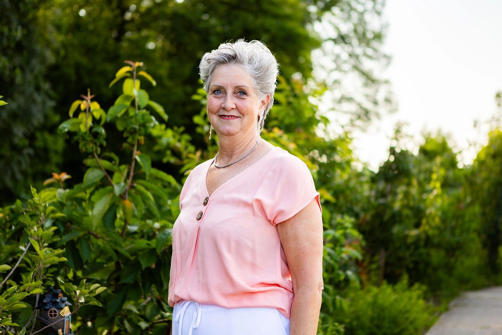 foto van Jacqueline Beens, achtergrond is groen / bomen